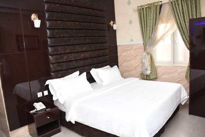 Room 4 of 76