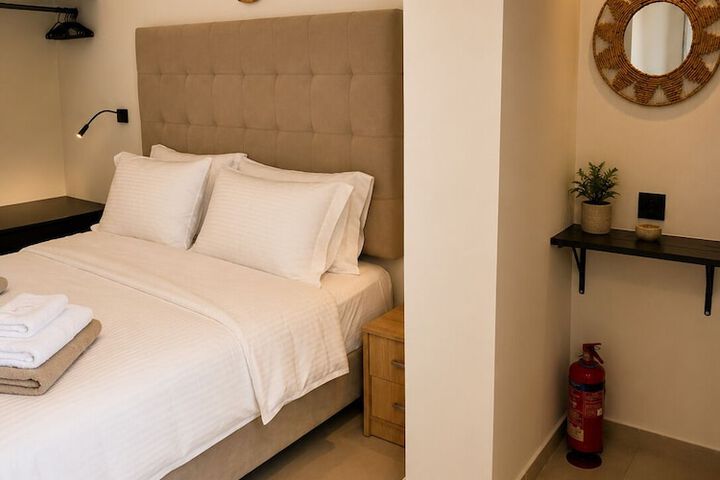 Room 8 of 33
