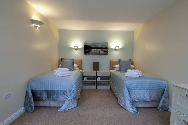 Room 2 of 44