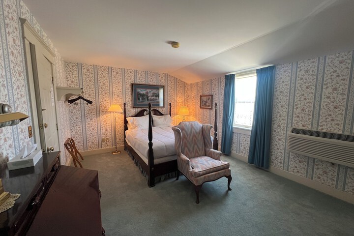Room 38 of 84