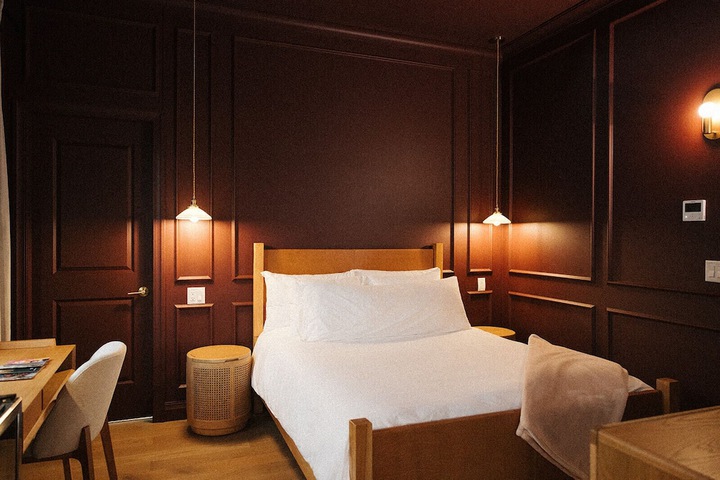 Room 2 of 37