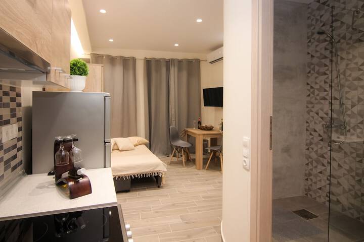 Room 3 of 7