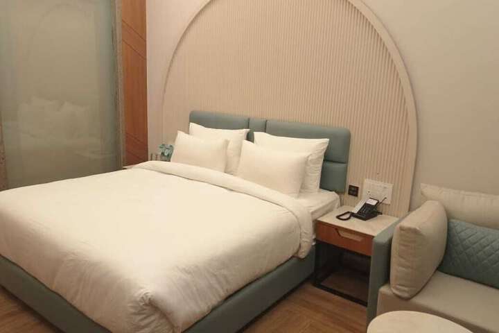 Room 21 of 29