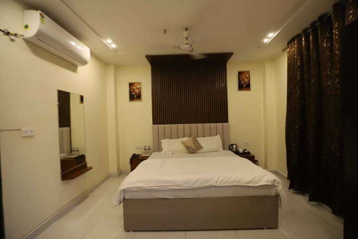 Room 6 of 53