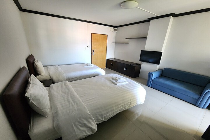 Room 33 of 72