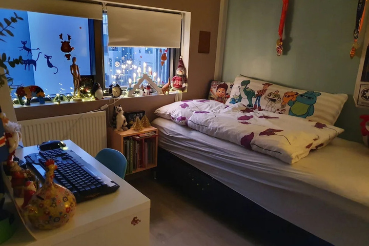 Room 2 of 10