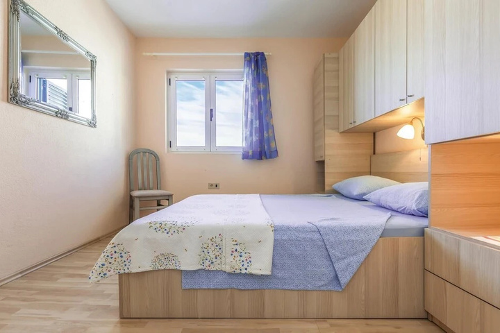 Beautiful Home in Makarska With Wifi and 2 Bedrooms