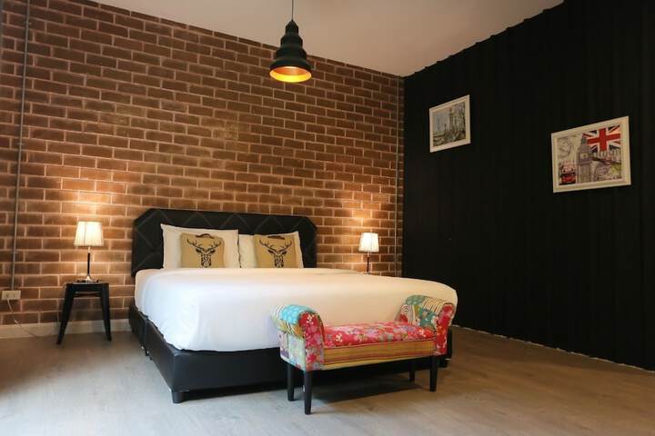 Room 34 of 105