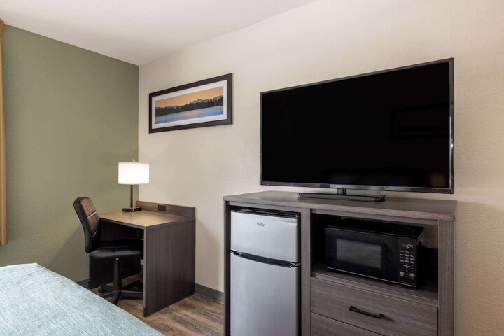 Room 17 of 30