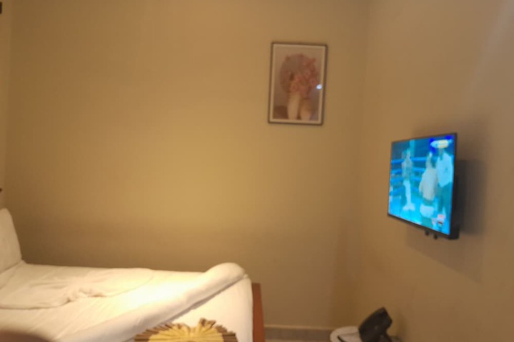 Room 8 of 65