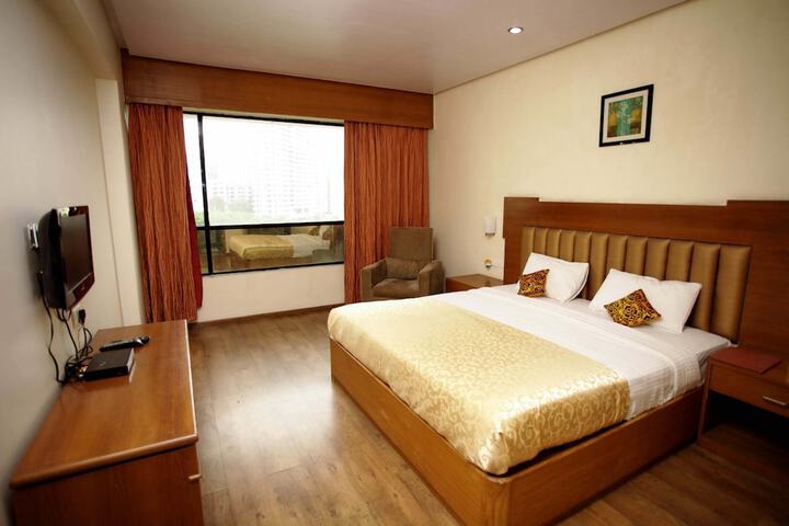 Room 9 of 33