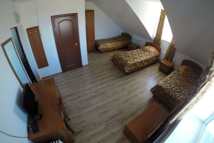 Room 10 of 37