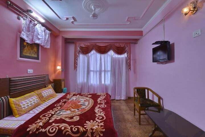 Room 4 of 12
