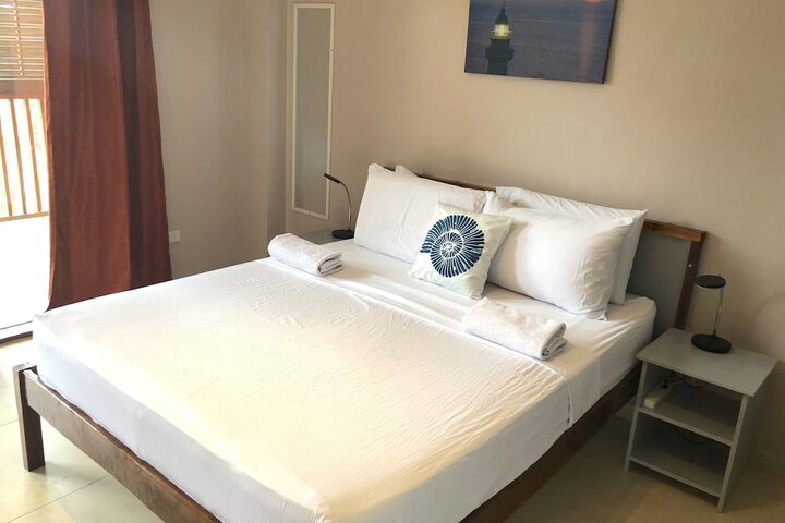 Room 12 of 80