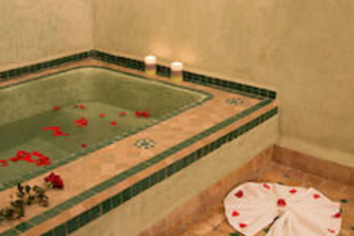 Deep Soaking Bathtub