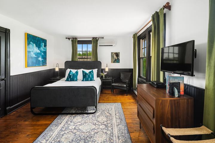 Room 100 of 172