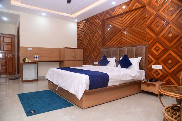 Room 5 of 40