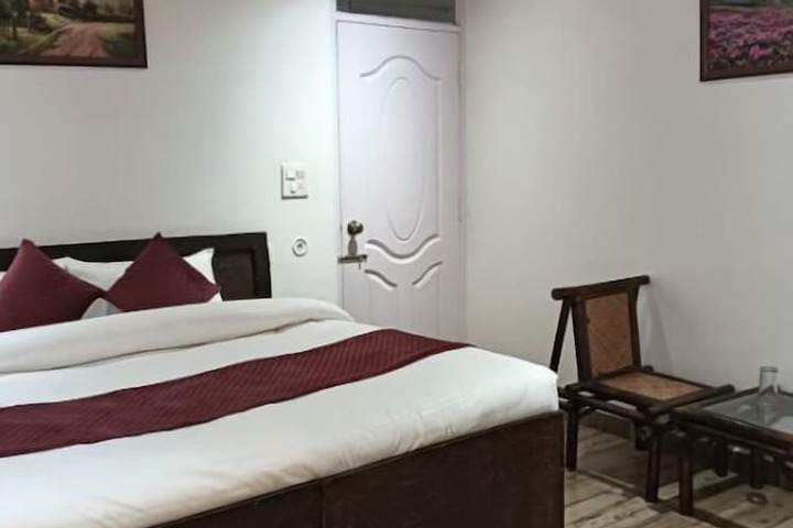 Room 10 of 25