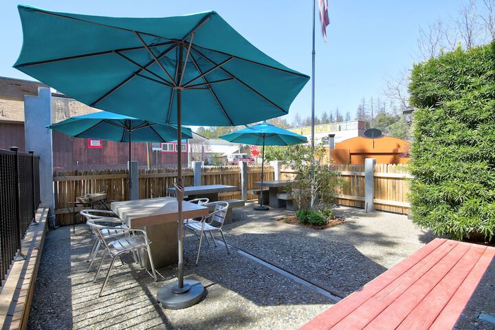 Hotel Exterior 102 of 105