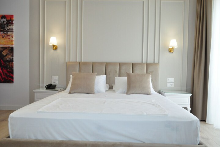 Room 7 of 92