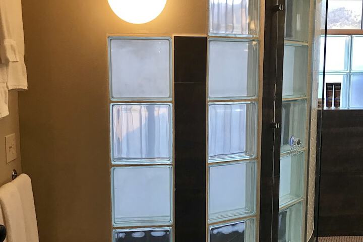 Room 17 of 43