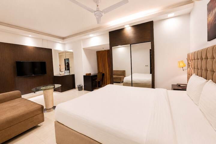 Room 5 of 63