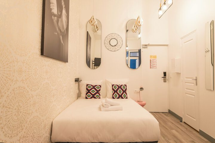 Room 5 of 90