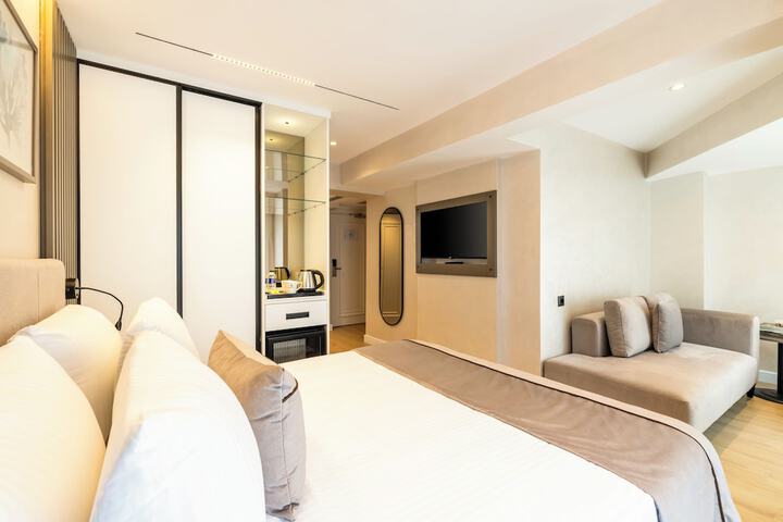 Room 10 of 98