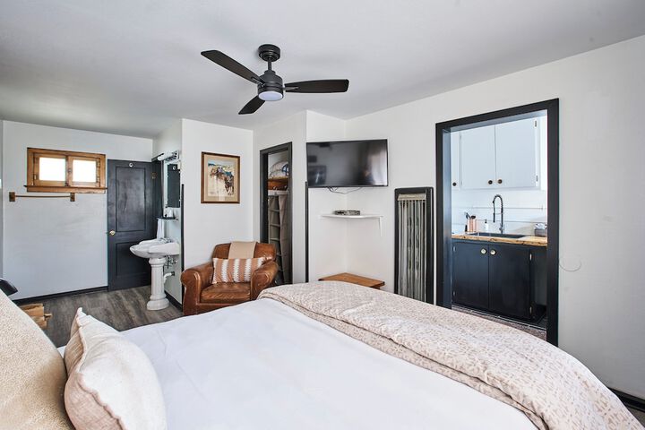 Room 27 of 177