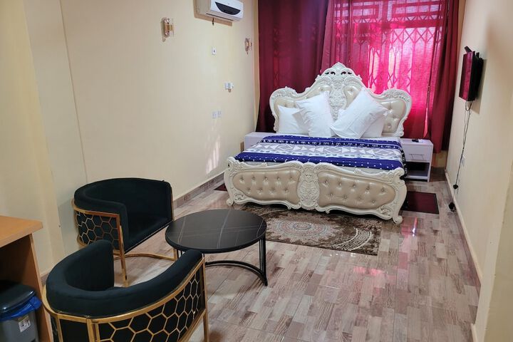 Room 3 of 10