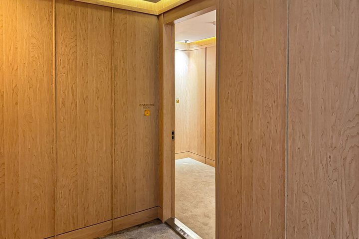 Room 48 of 142