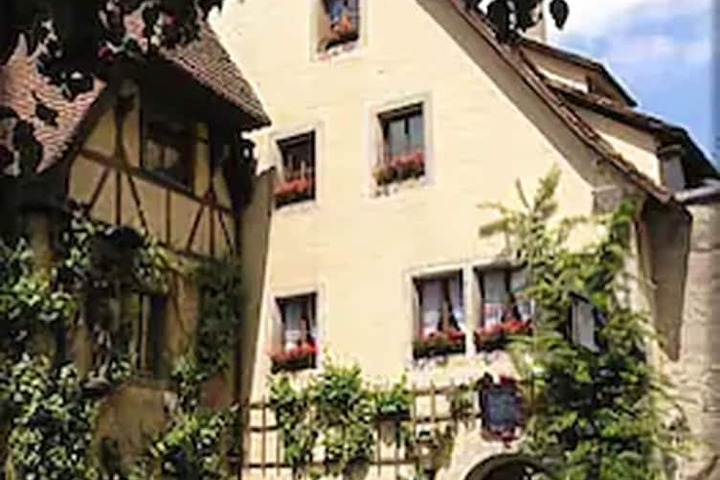 Exterior of Burg-Hotel Relais du Silence