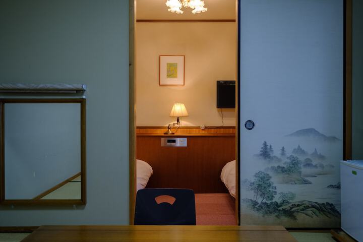 Room 11 of 94