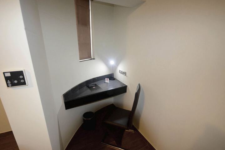Room 14 of 32