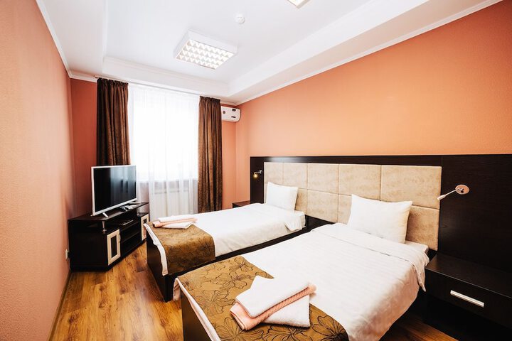 Room 6 of 90