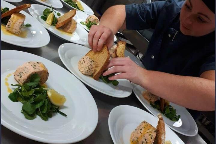 Dining 33 of 43