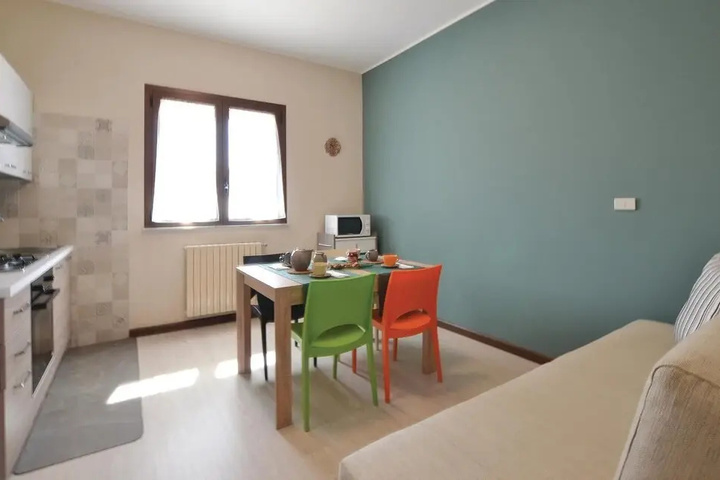 Room 4 of 13
