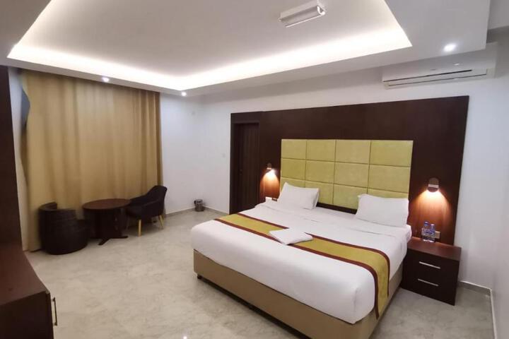 Grand Mirage Hotel