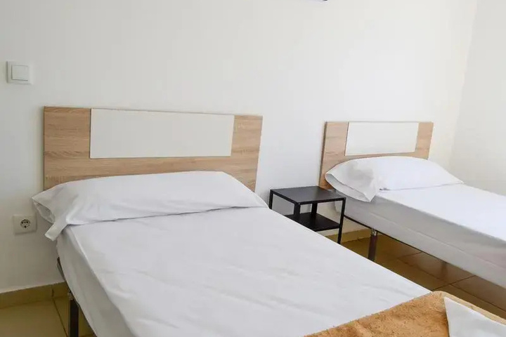 Room 4 of 12