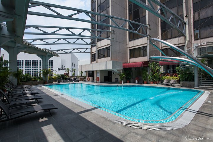Pool 52 of 64