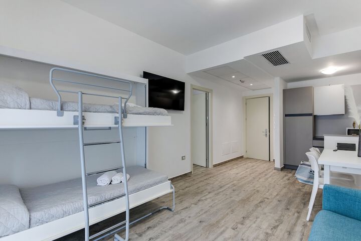 Room 43 of 74
