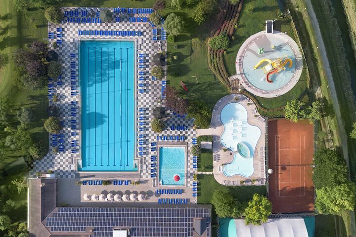 Pool 52 of 93