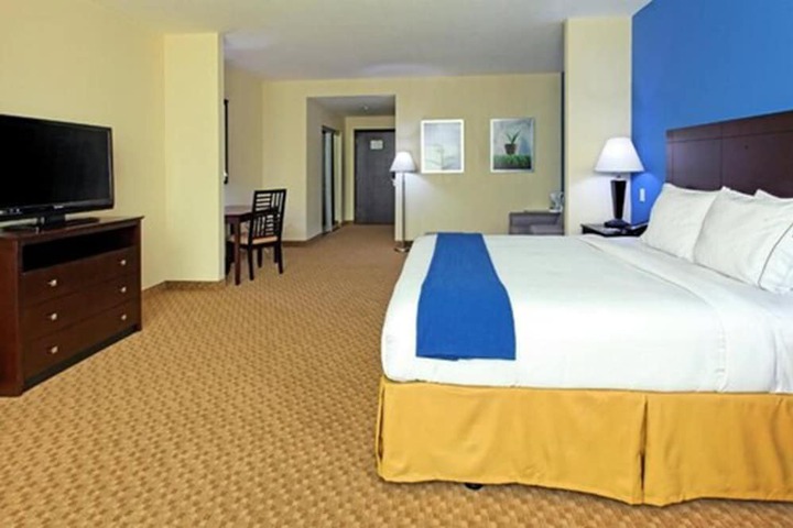 Room 7 of 24
