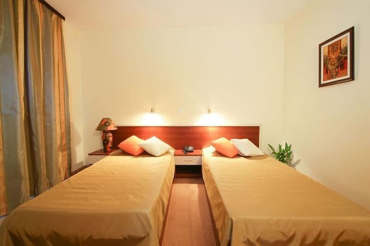 Room 4 of 20