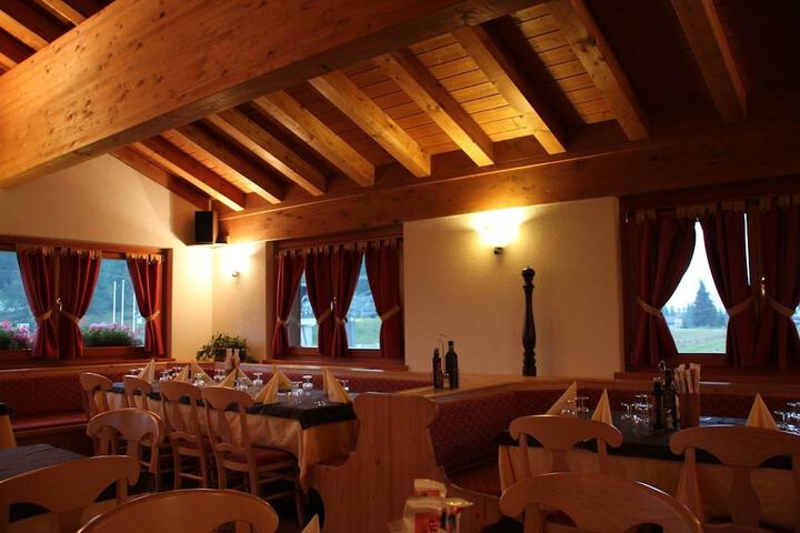 Dining 15 of 30