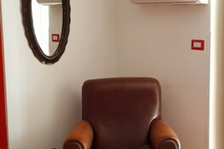 Room 51 of 76