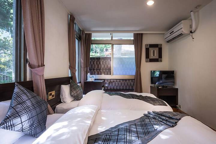 Room 9 of 25