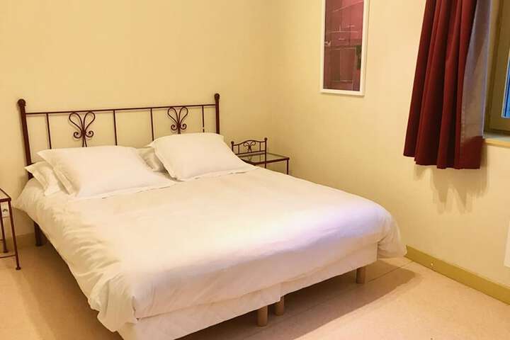 Room 7 of 37