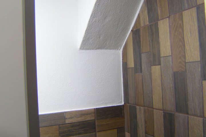 Room 12 of 19