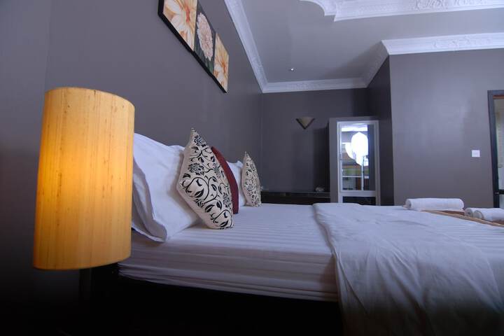 Room 8 of 43